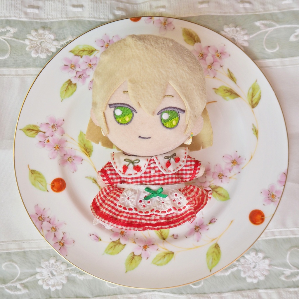 さくらんぼの刺繍ワンピースす