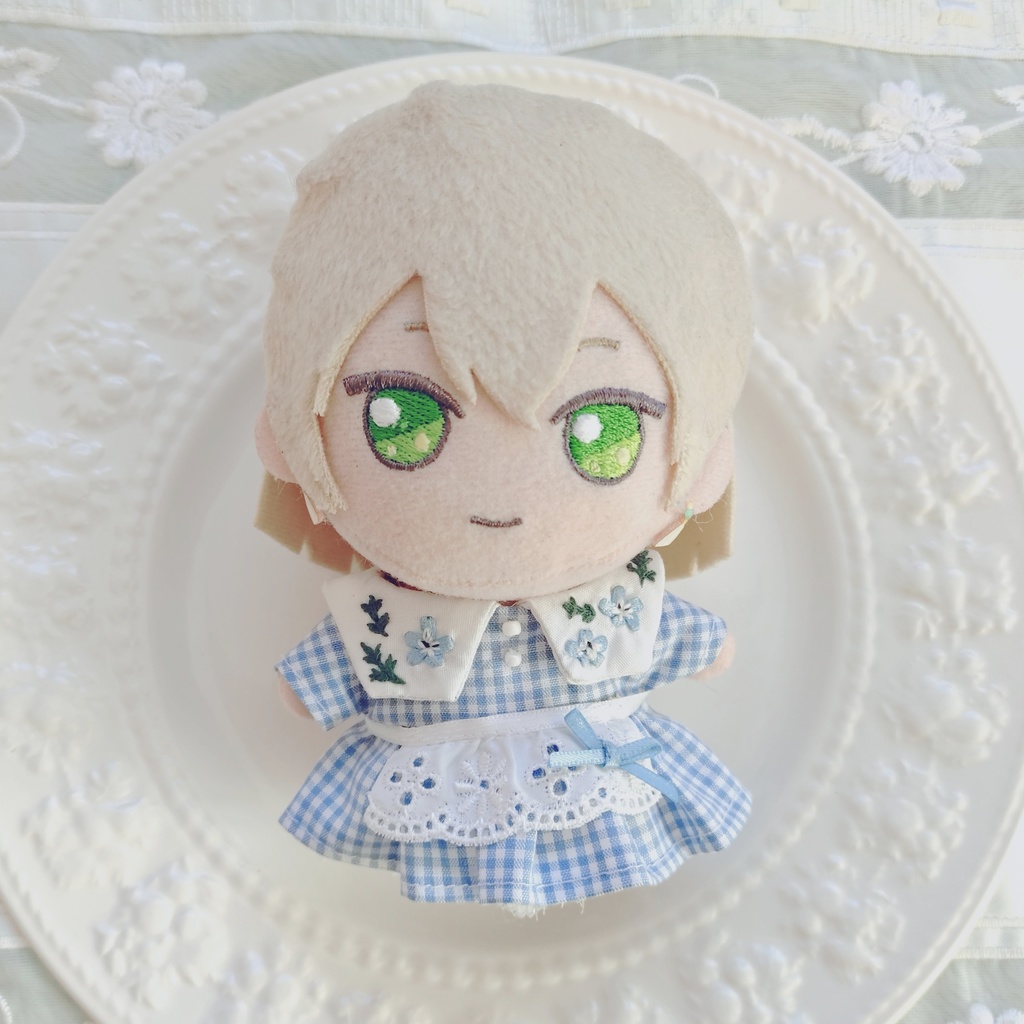 ネモフィラの刺繍ワンピース