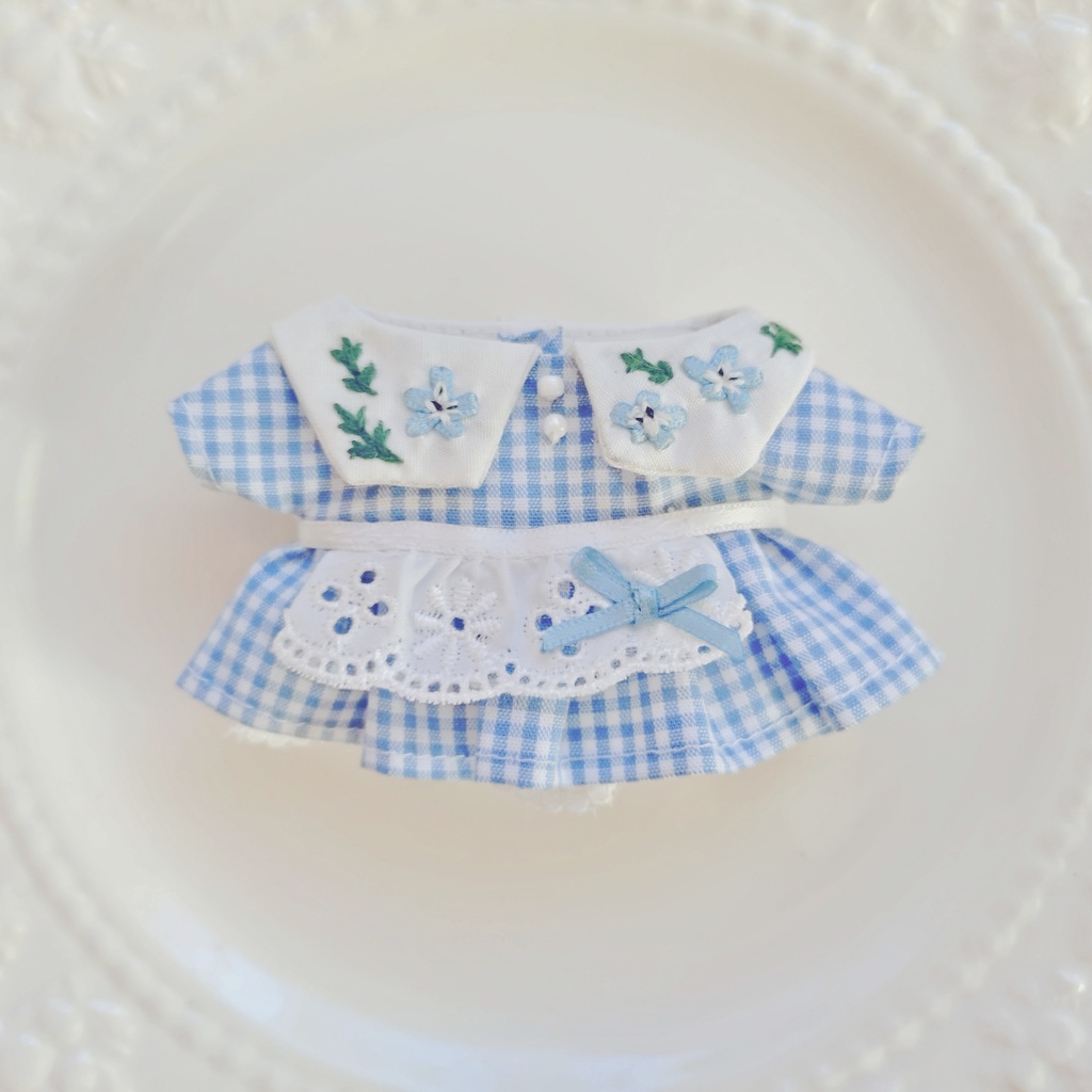 ネモフィラの刺繍ワンピース