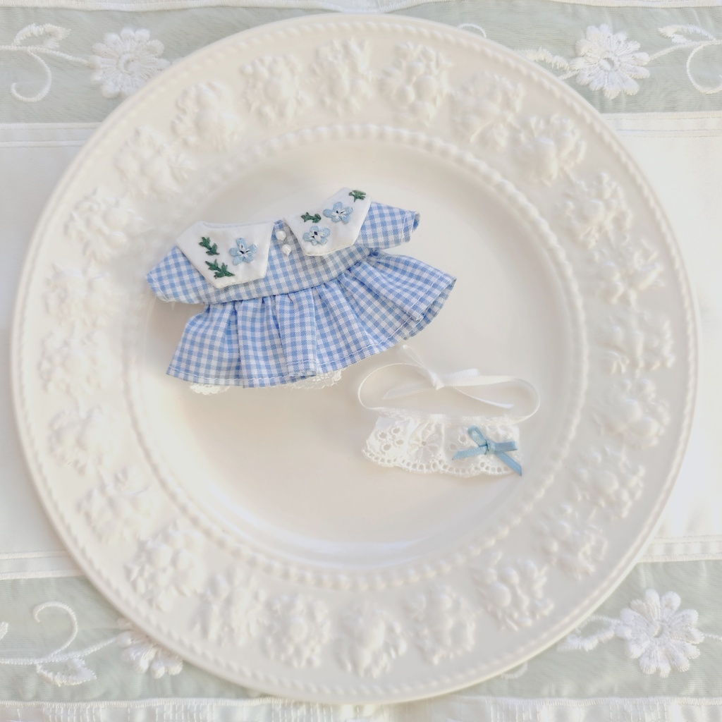 ネモフィラの刺繍ワンピース