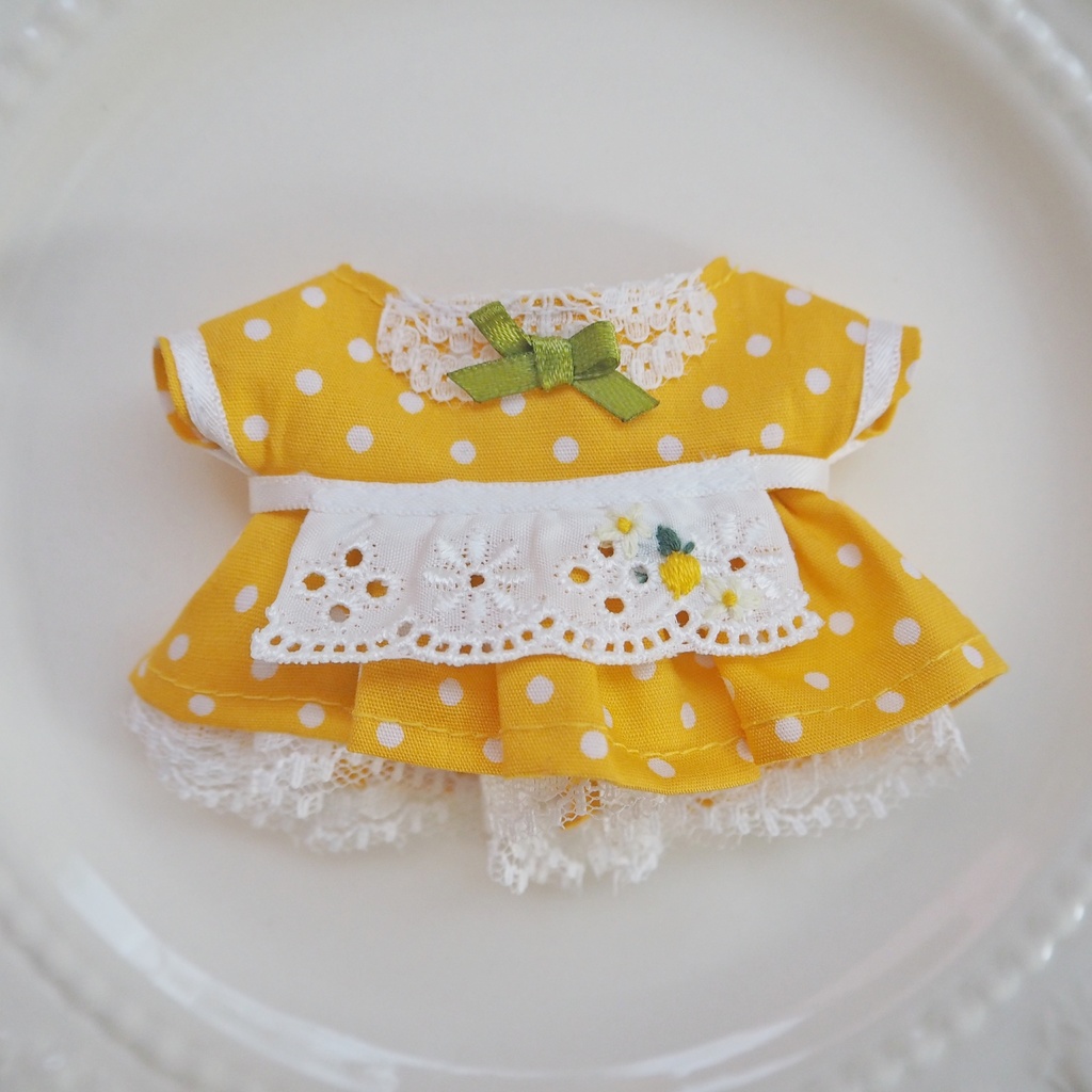 レモンの刺繍エプロンワンピース