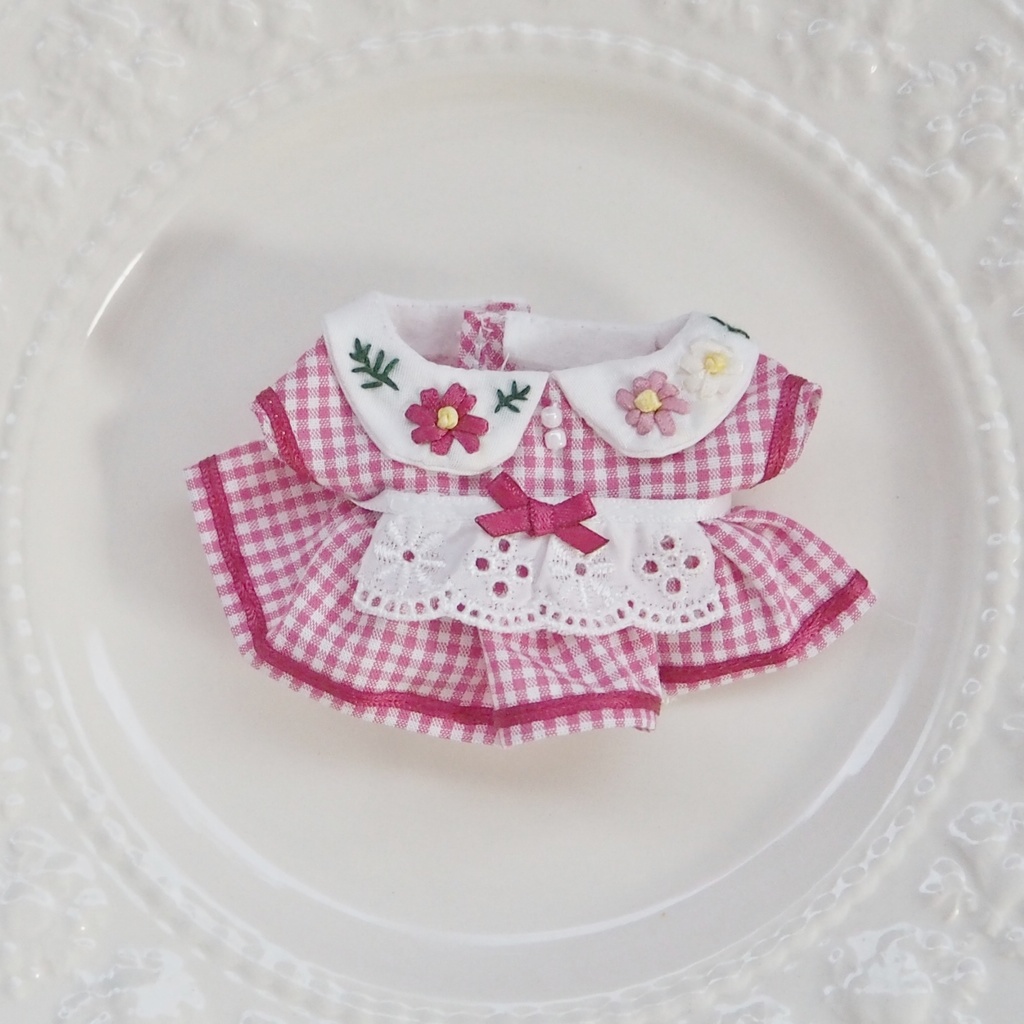 コスモスの刺繍ワンピース