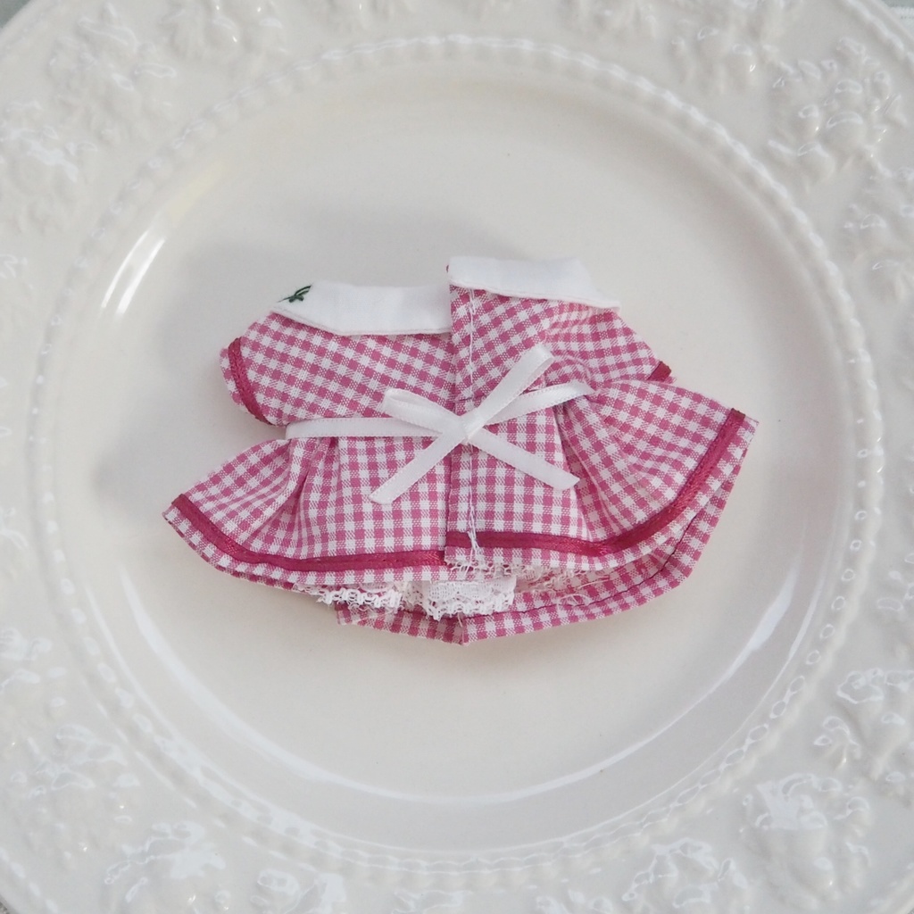 コスモスの刺繍ワンピース