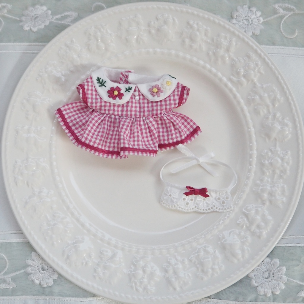 コスモスの刺繍ワンピース