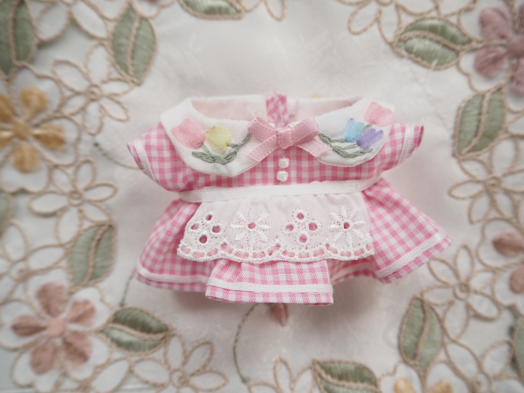 チューリップの刺繍ワンピース
