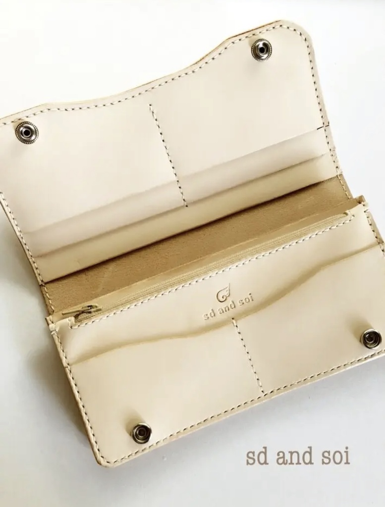 やさしく使いやすい革の長財布