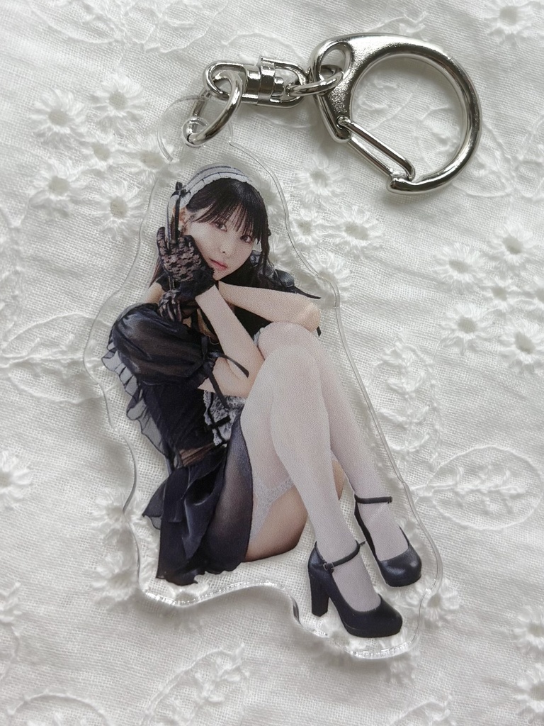 【残りわずか】🆕メイドアクリルキーホルダー🖤【特典】ステッカー付き