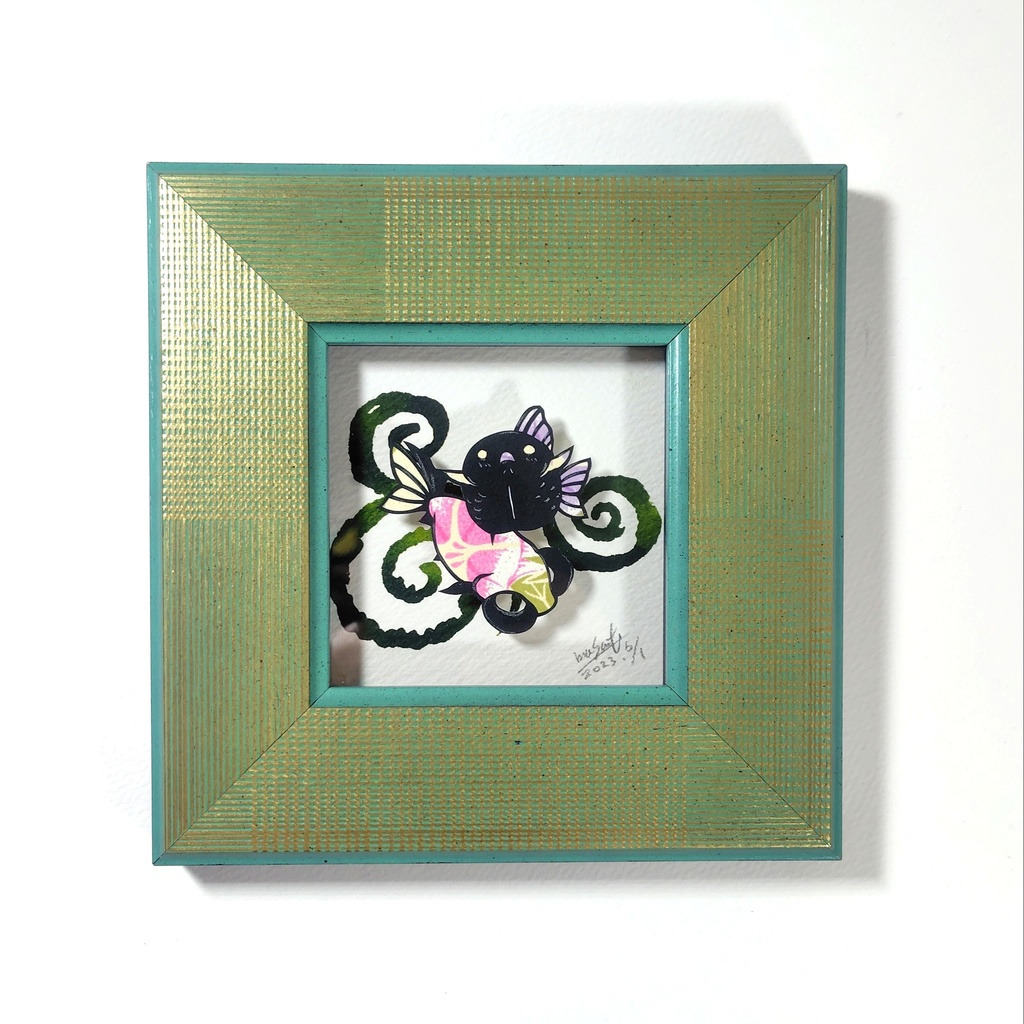 【切り絵原画】朝顔柄の頂天眼に掴まる化け金魚 ミニ額