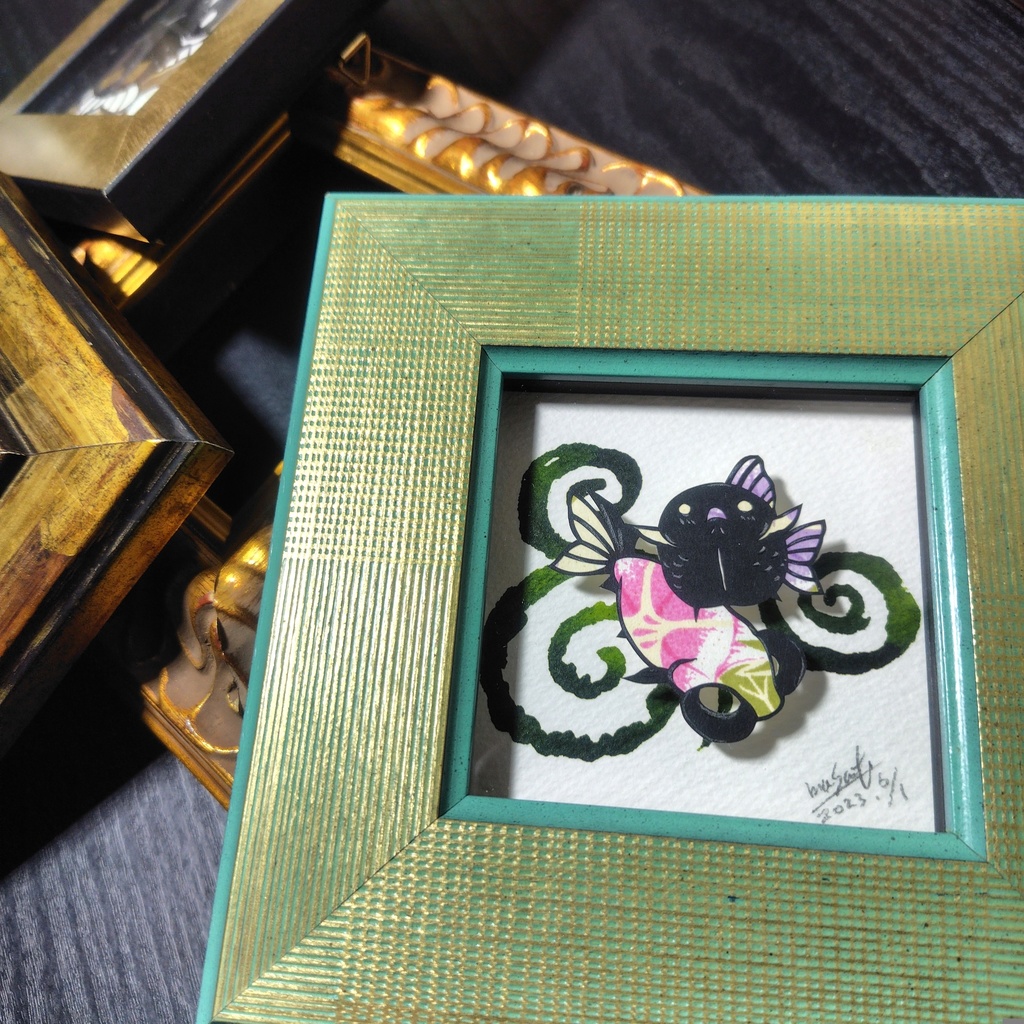 【切り絵原画】朝顔柄の頂天眼に掴まる化け金魚 ミニ額