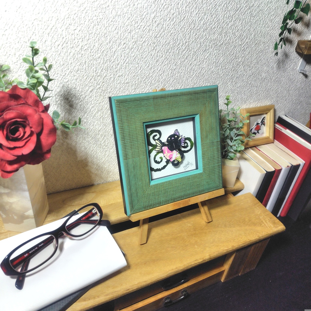 【切り絵原画】朝顔柄の頂天眼に掴まる化け金魚 ミニ額