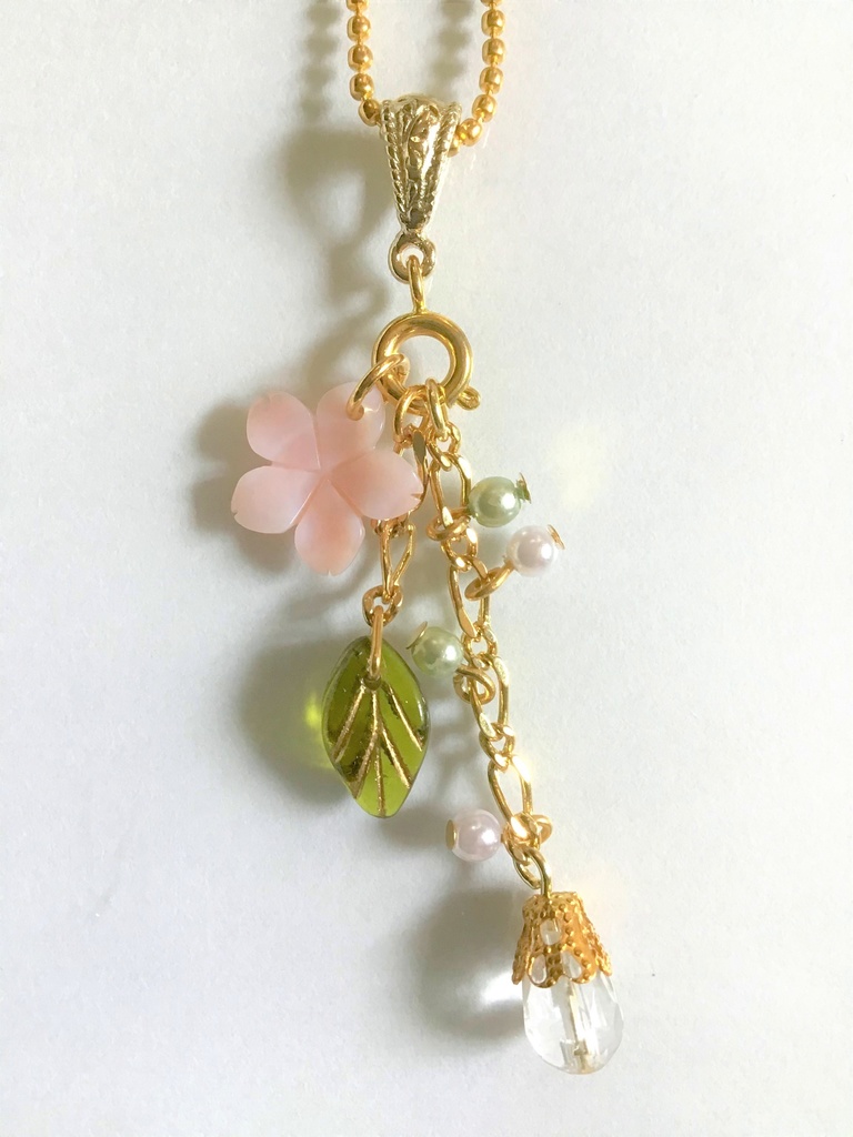 ピンクシェルの桜ネックレス(チャーム取り外し可)