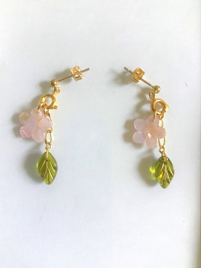 34 ピンクシェルの桜ピアス(サージカルステンレス)パーツ変更可