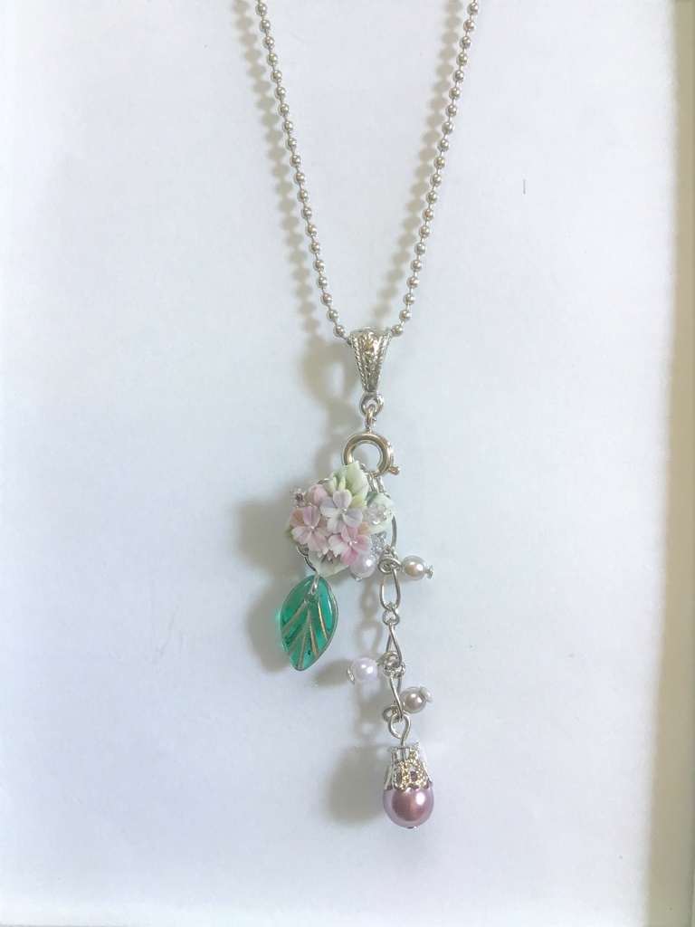 スミレブーケのネックレス(チャーム取り外し可)