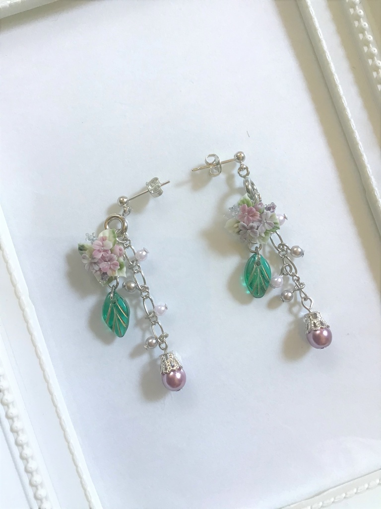 スミレブーケのピアス(サージカルステンレス)チャーム取り外し可(パーツ変更可)