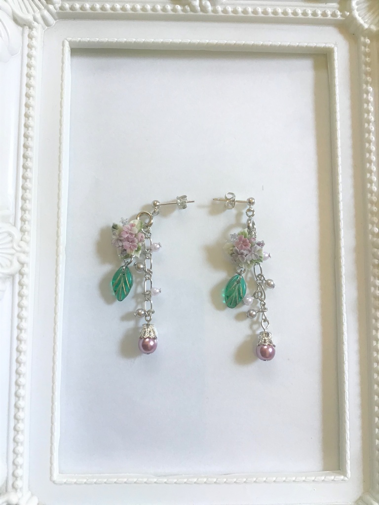 スミレブーケのピアス(サージカルステンレス)チャーム取り外し可(パーツ変更可)