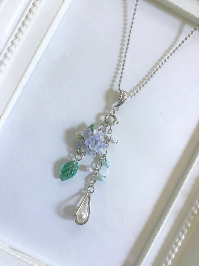 紫陽花ブーケのネックレス(チャーム取り外し可)再販不可