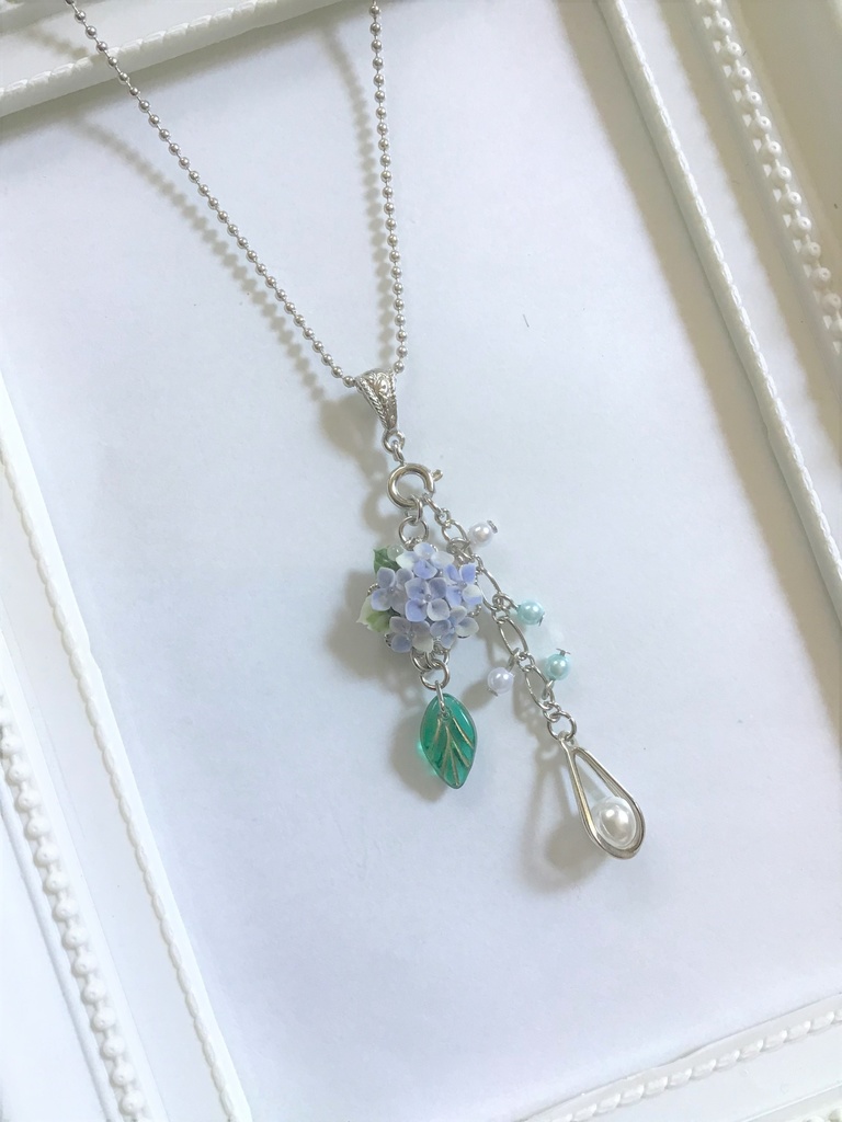 紫陽花ブーケのネックレス(チャーム取り外し可)再販不可
