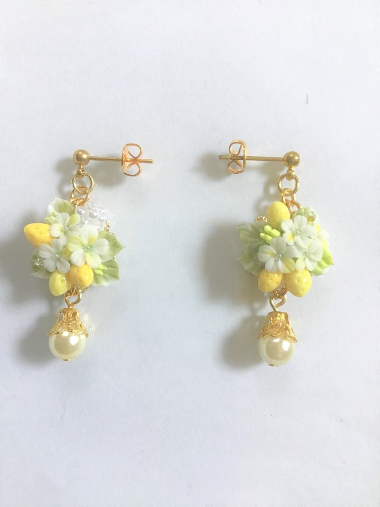 38 レモンブーケのピアス(サージカルステンレス)パーツ変更可