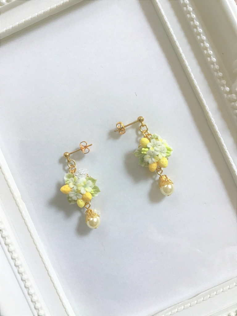 38 レモンブーケのピアス(サージカルステンレス)パーツ変更可