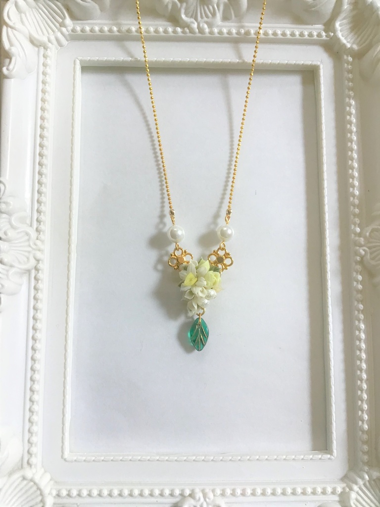 37 水仙ブーケのネックレス