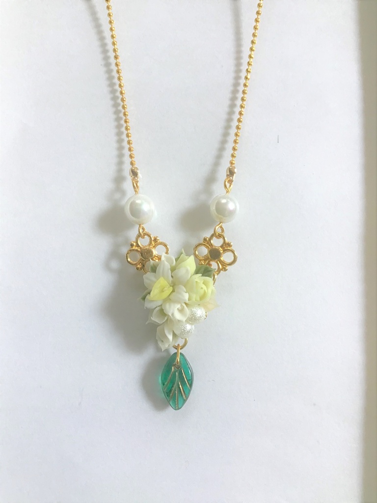 37 水仙ブーケのネックレス