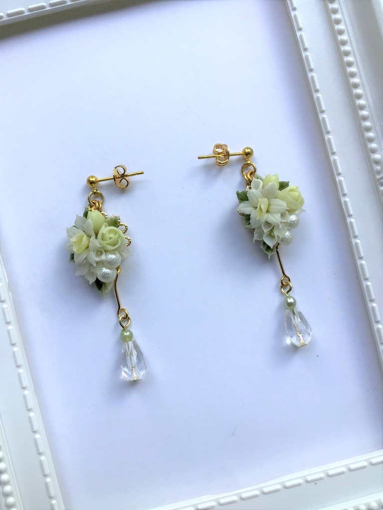 32 水仙ブーケのピアス(サージカルステンレス)パーツ変更可