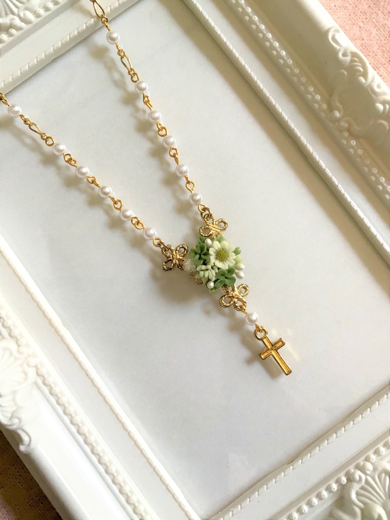 クローバーブーケのミニロザリオネックレス