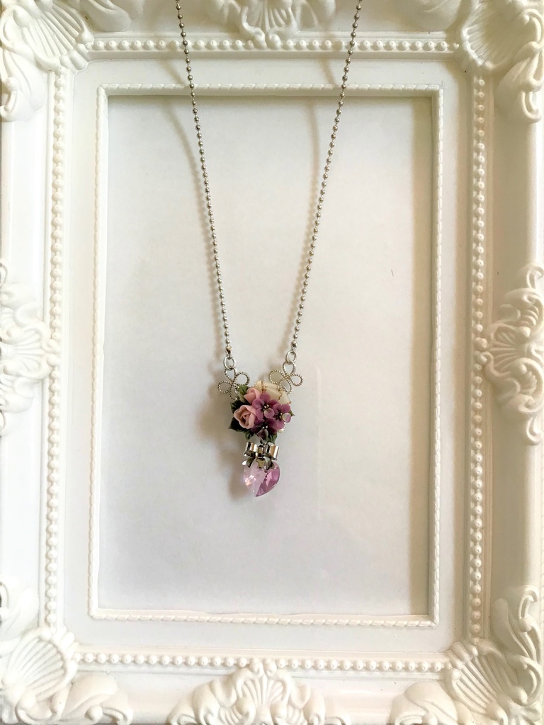 30 スミレブーケのネックレス