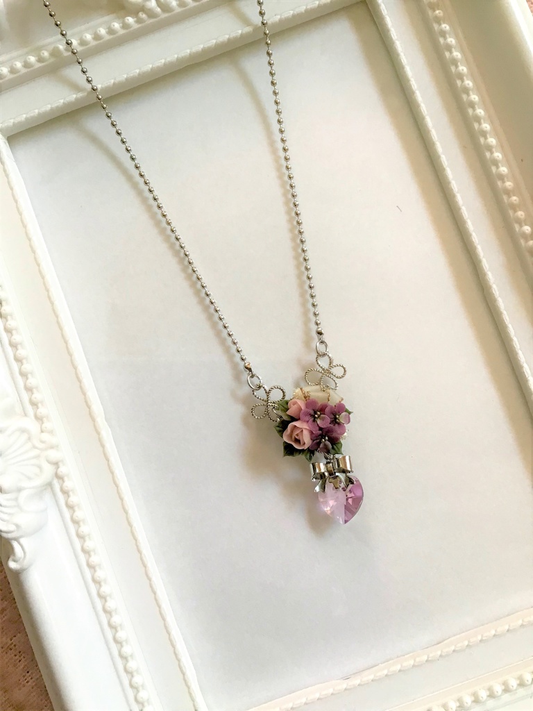 30 スミレブーケのネックレス