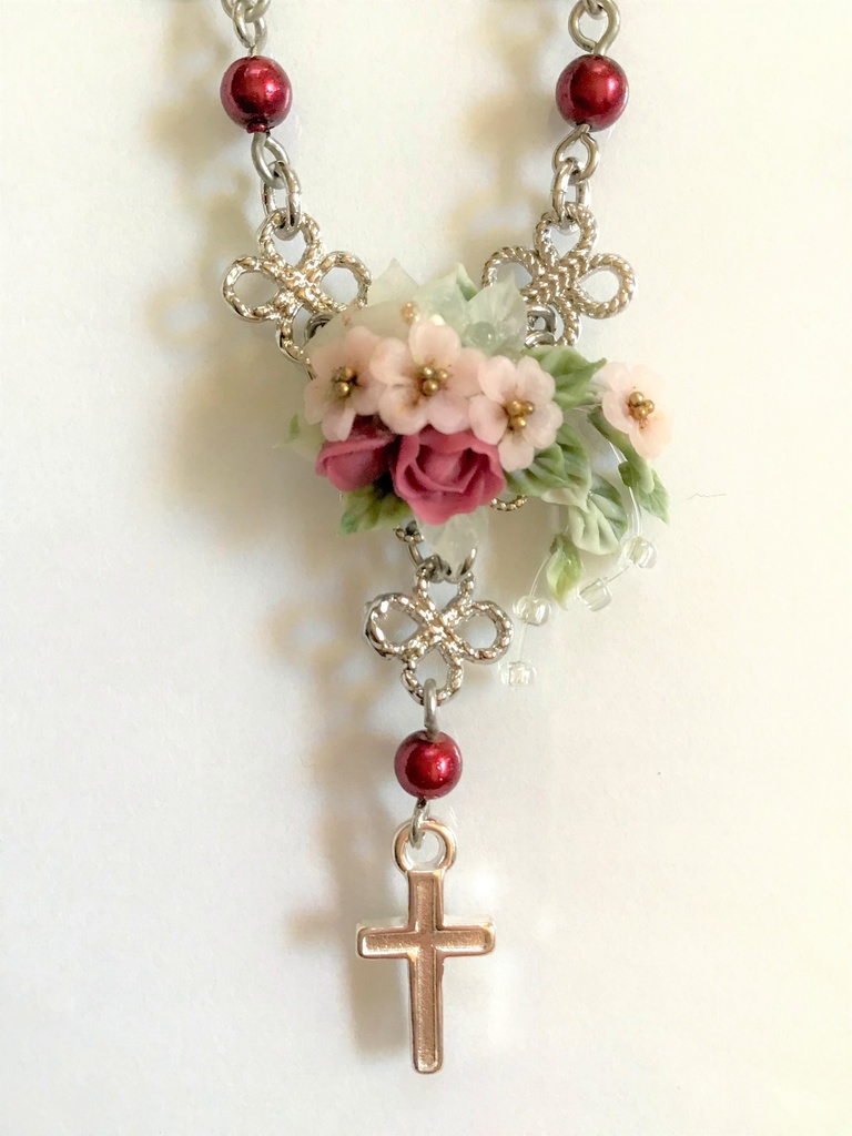 31 桜とバラのブーケミニロザリオネックレス