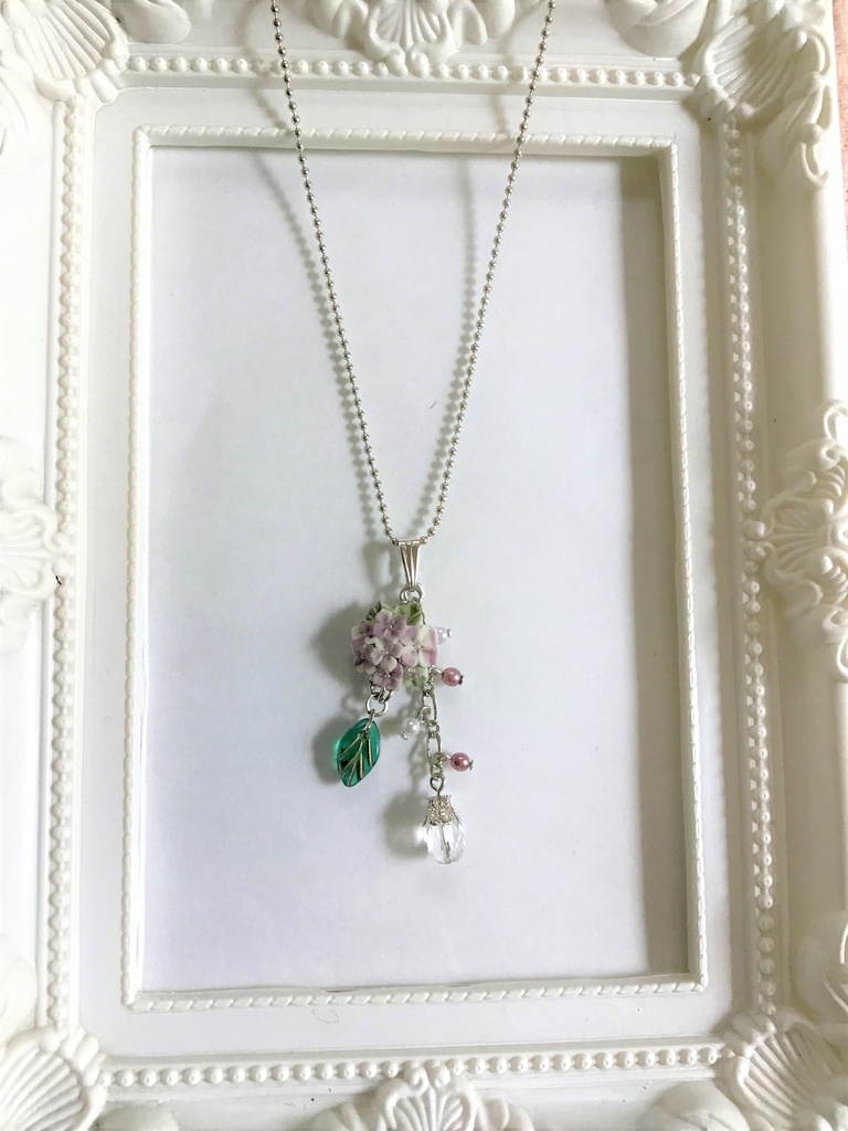 39 紫陽花ブーケのネックレス(チャーム取り外し可)