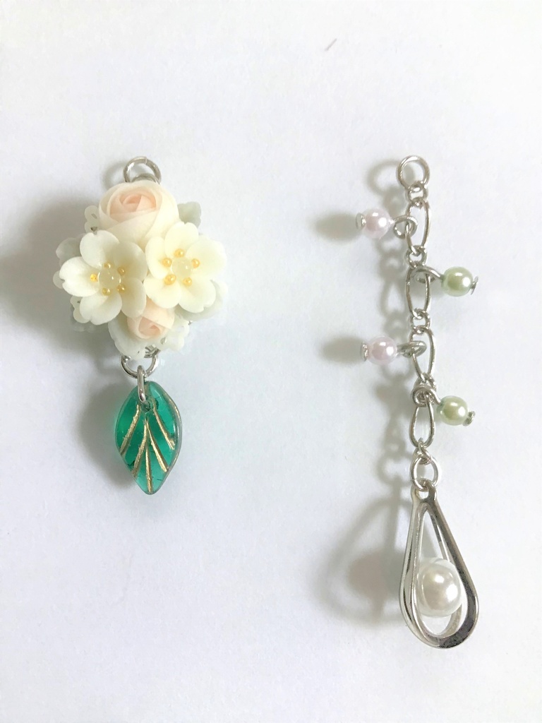 40 桜とラナンキュラスのブーケネックレス(チャーム取り外し可)