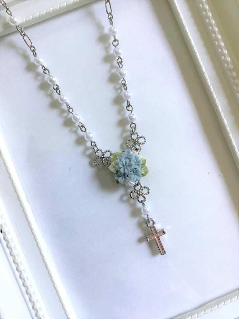 41 スミレブーケのミニロザリオネックレス