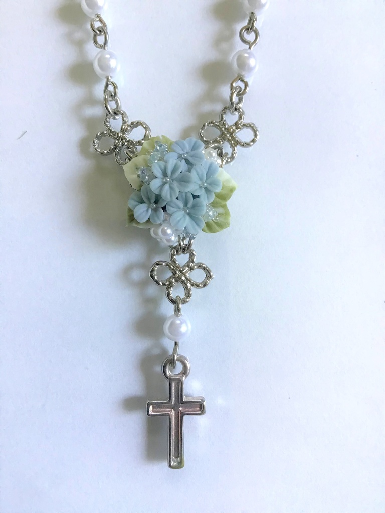 41 スミレブーケのミニロザリオネックレス