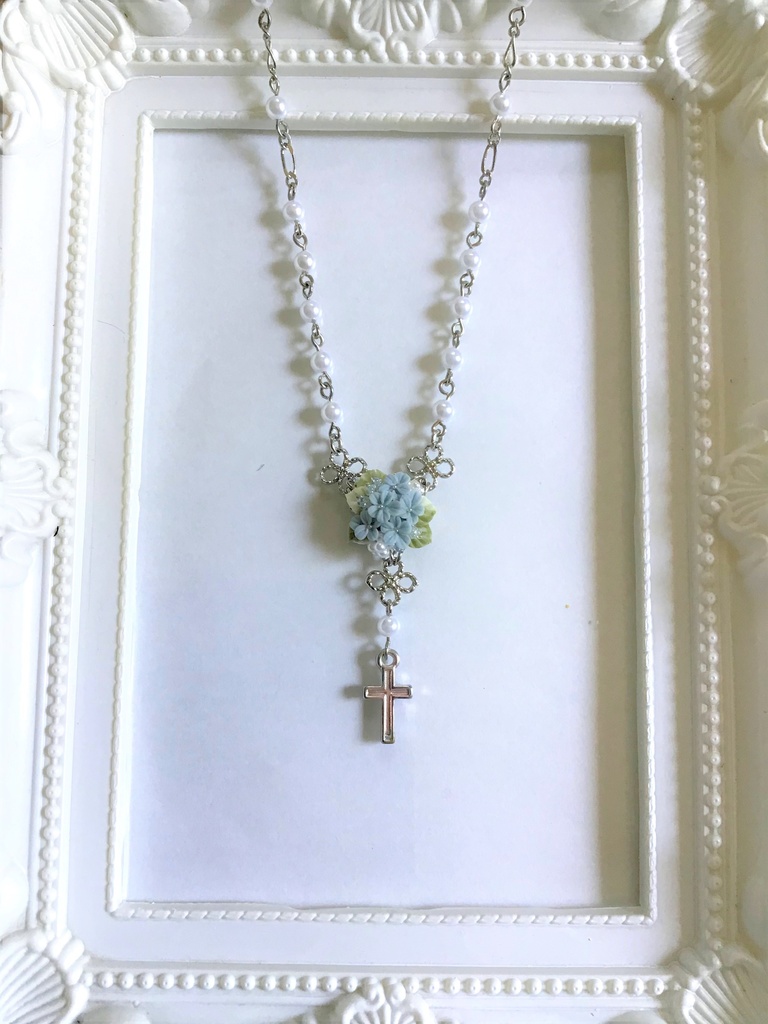 41 スミレブーケのミニロザリオネックレス