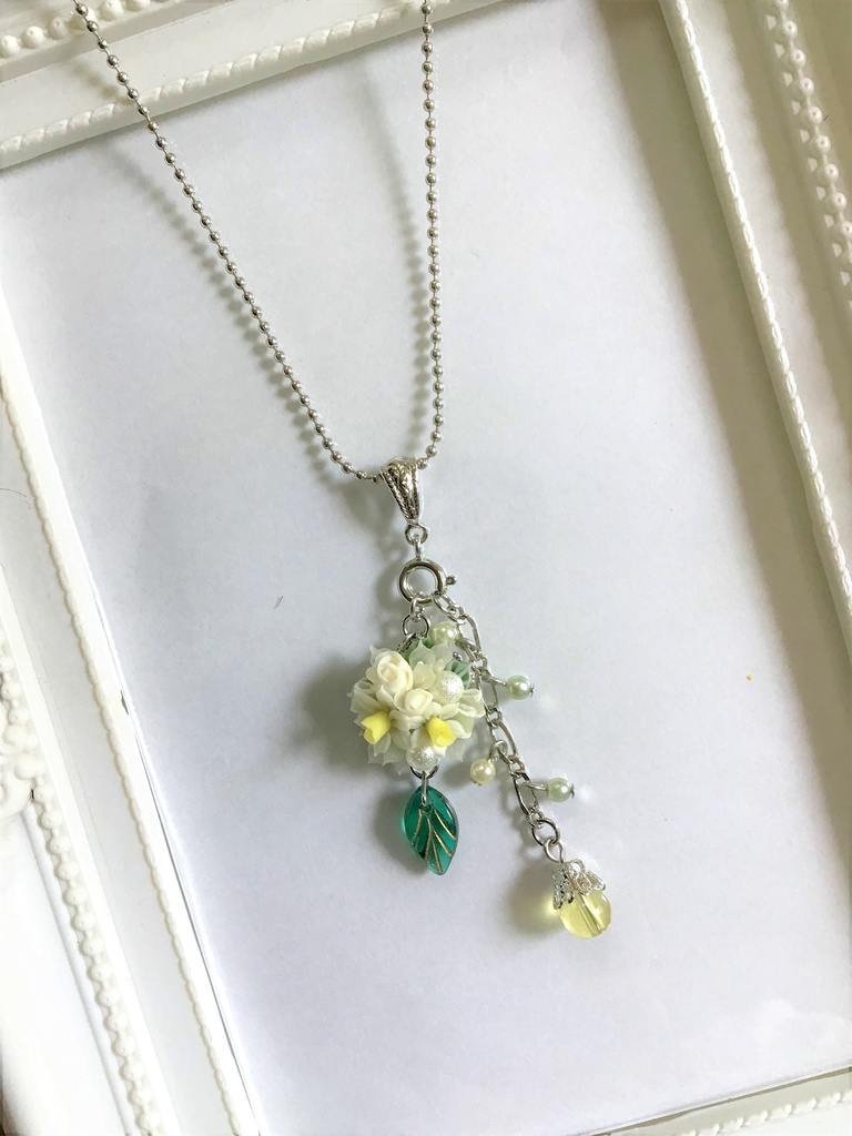 42 水仙ブーケのネックレス(チャーム取り外し可)