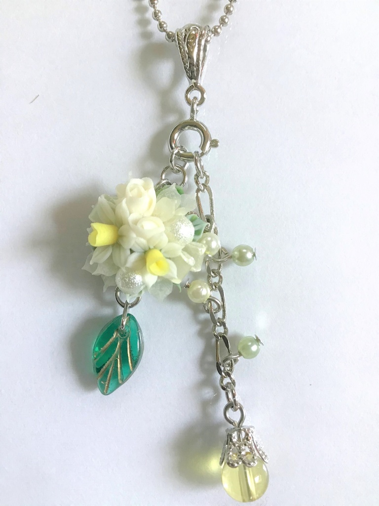 42 水仙ブーケのネックレス(チャーム取り外し可)