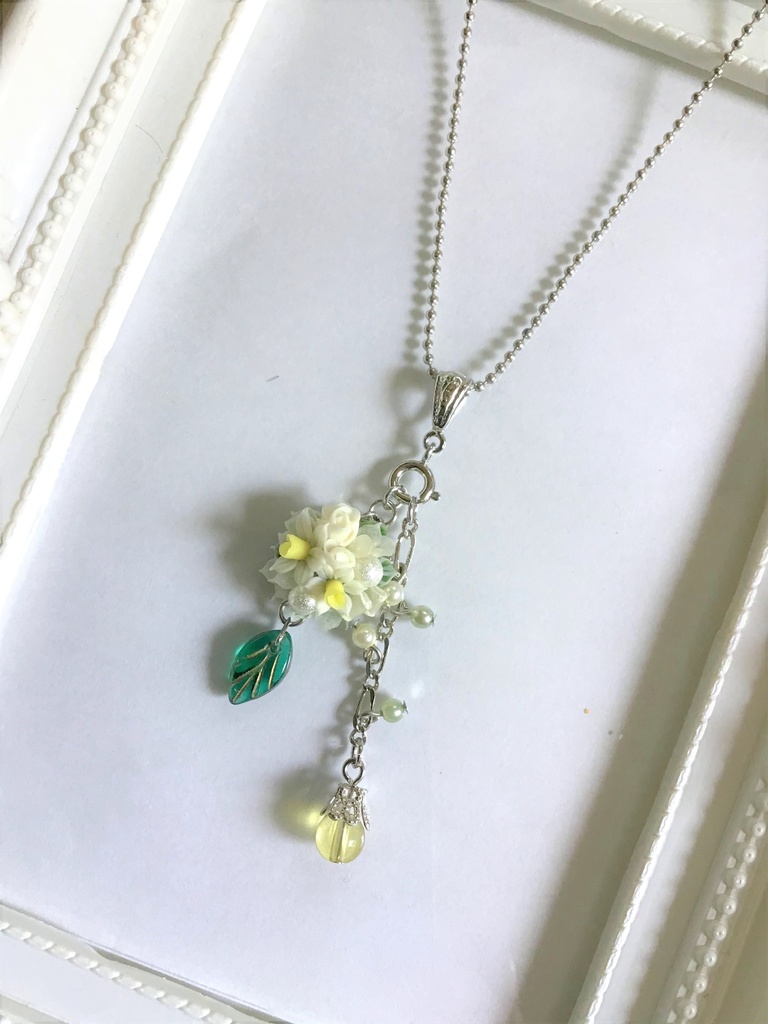 42 水仙ブーケのネックレス（チャーム取り外し可）
