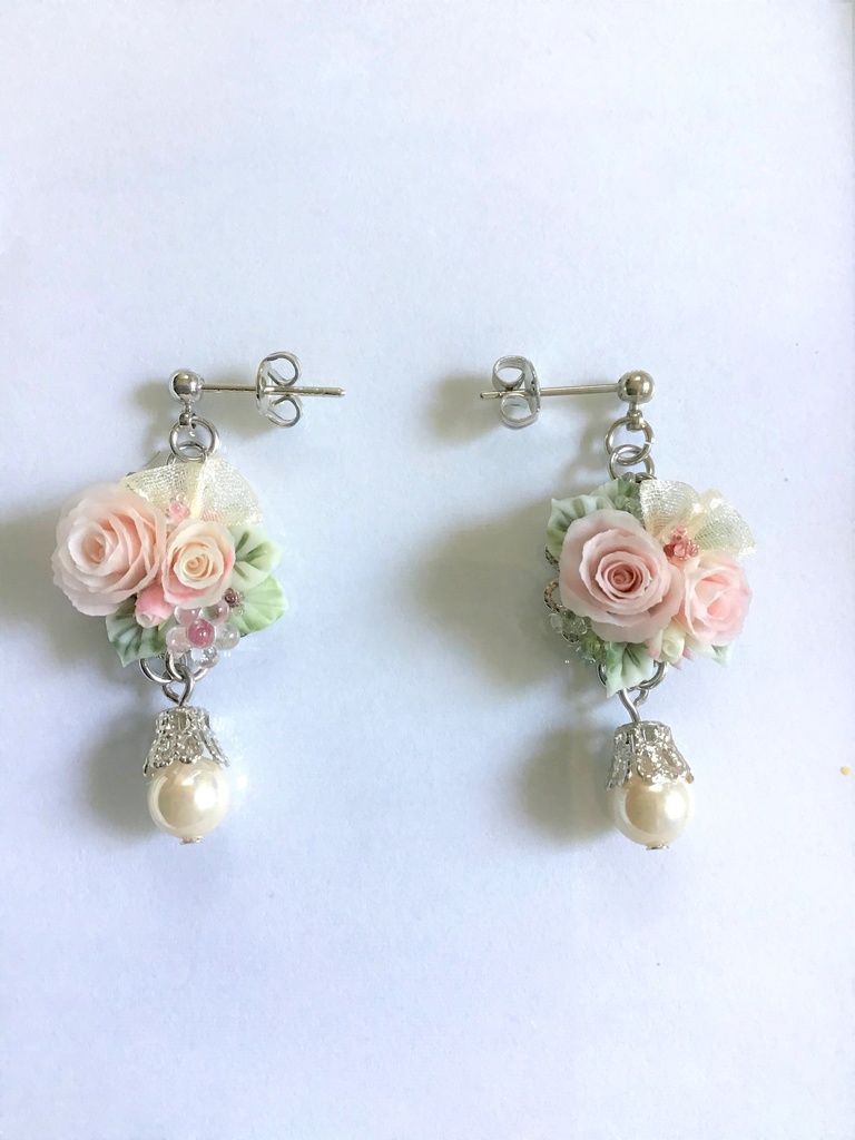 44 ピンクのバラブーケのピアス(サージカルステンレス)パーツ変更可