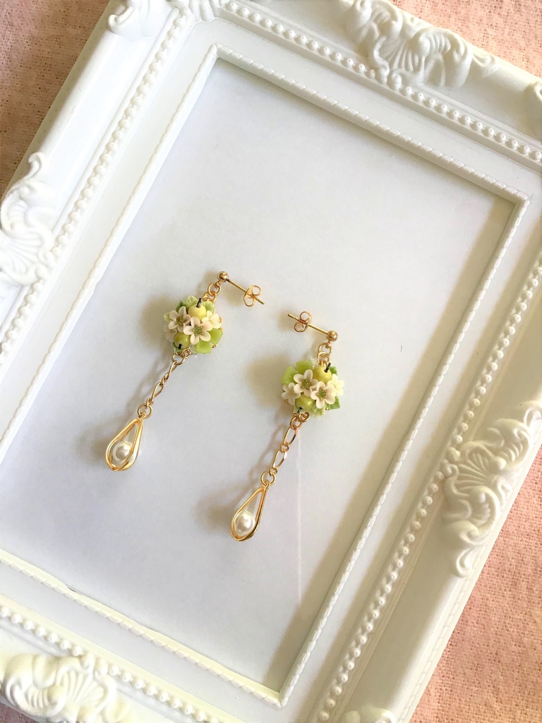 青りんごブーケのピアス/イヤリング/樹脂ノンホールピアス/クリップ式イヤリング（サージカルステンレス）再販不可