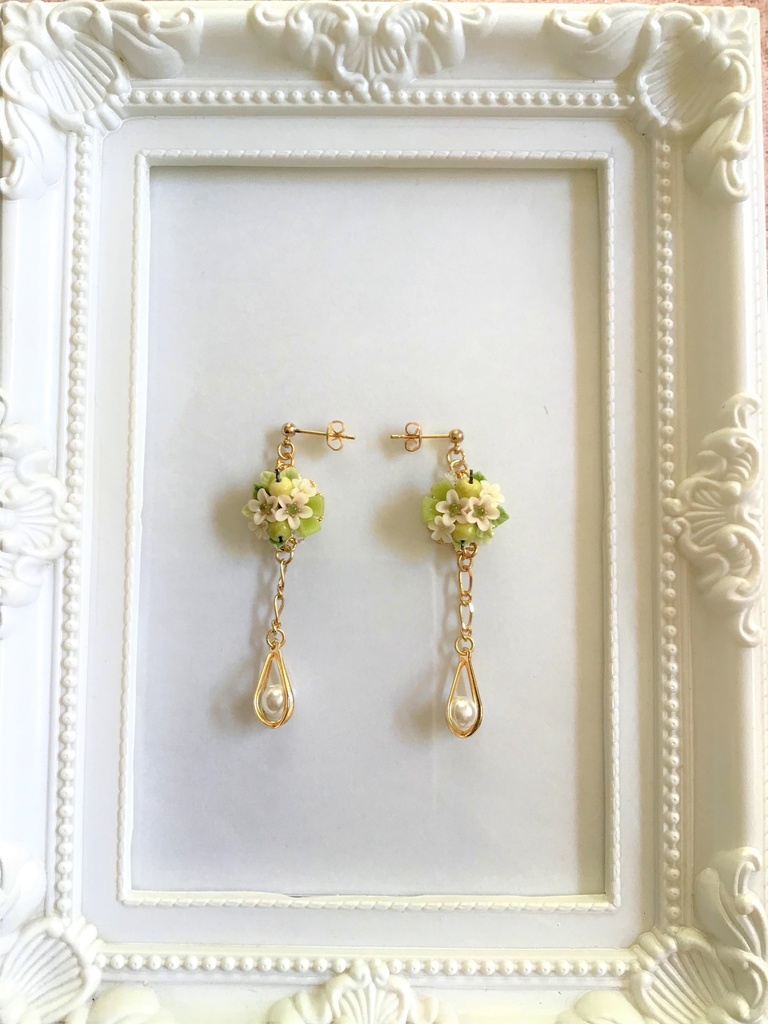 青りんごブーケのピアス/イヤリング/樹脂ノンホールピアス/クリップ式イヤリング(サージカルステンレス)再販不可