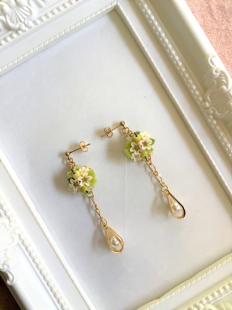 青りんごブーケのピアス/イヤリング/樹脂ノンホールピアス/クリップ式イヤリング(サージカルステンレス)再販不可