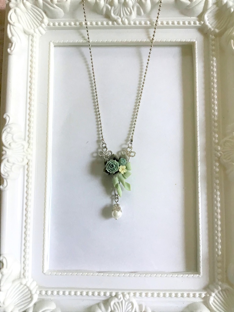 グレイッシュブルーのバラとリボンブーケネックレス(再販不可)