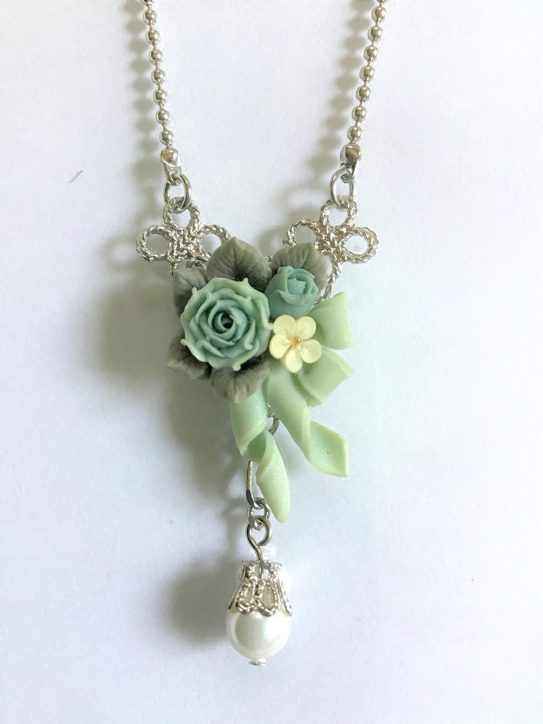 グレイッシュブルーのバラとリボンブーケネックレス(再販不可)