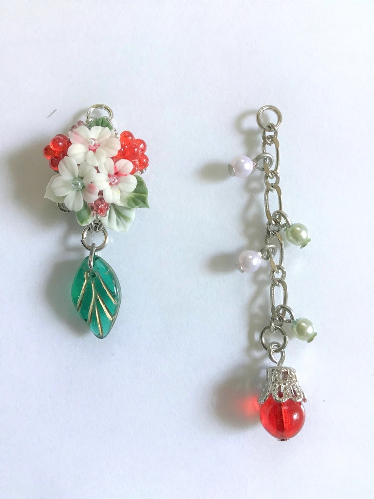 ラズベリーブーケのネックレス(チャーム取り外し可)