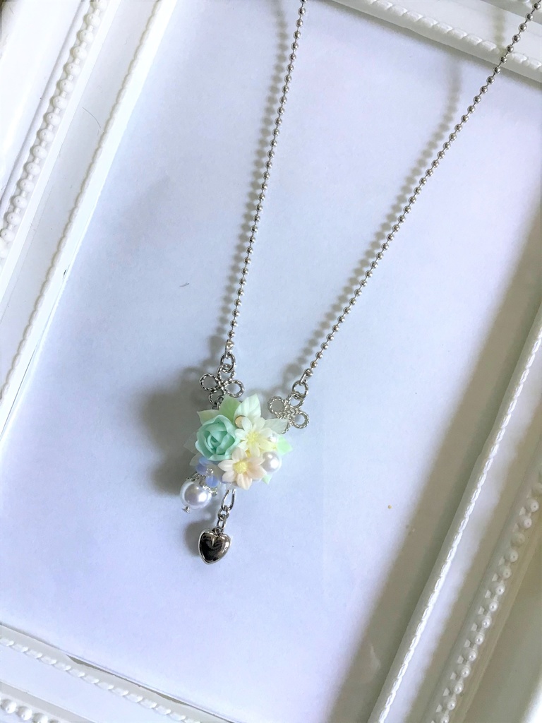 シャーベット色のバラブーケネックレス