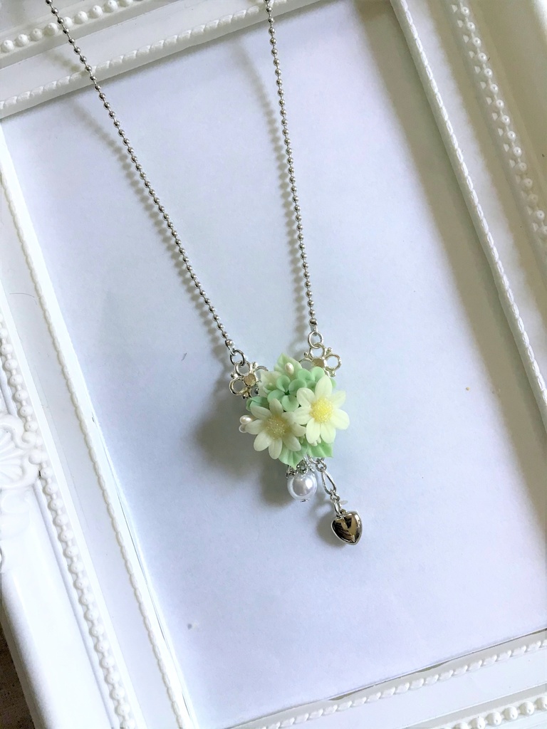 マーガレットとクローバーのブーケネックレス
