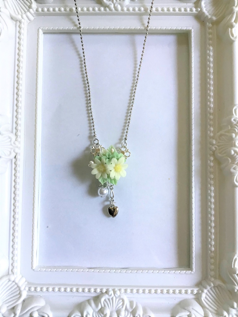マーガレットとクローバーのブーケネックレス