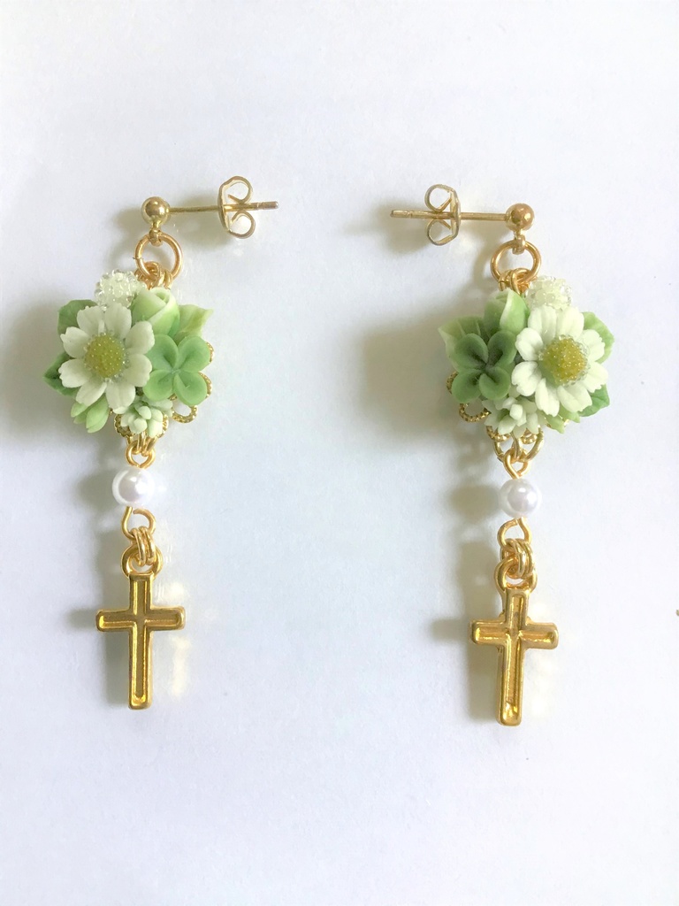 クローバーブーケのピアス・イヤリング