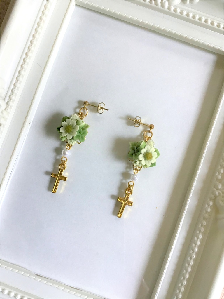 クローバーブーケのピアス・イヤリング